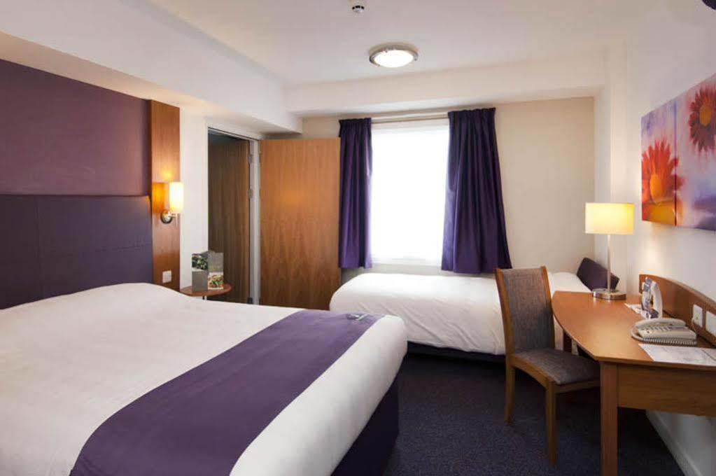 Premier Inn Brentwood Exterior foto